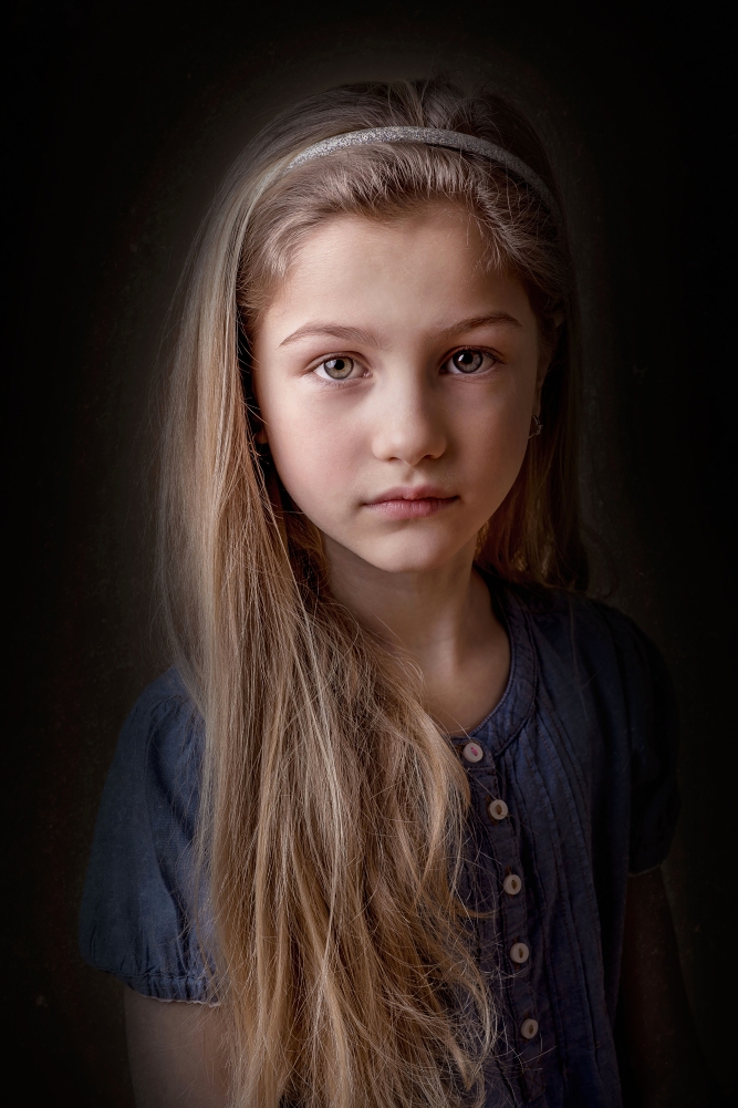 Dívka s čelenkou