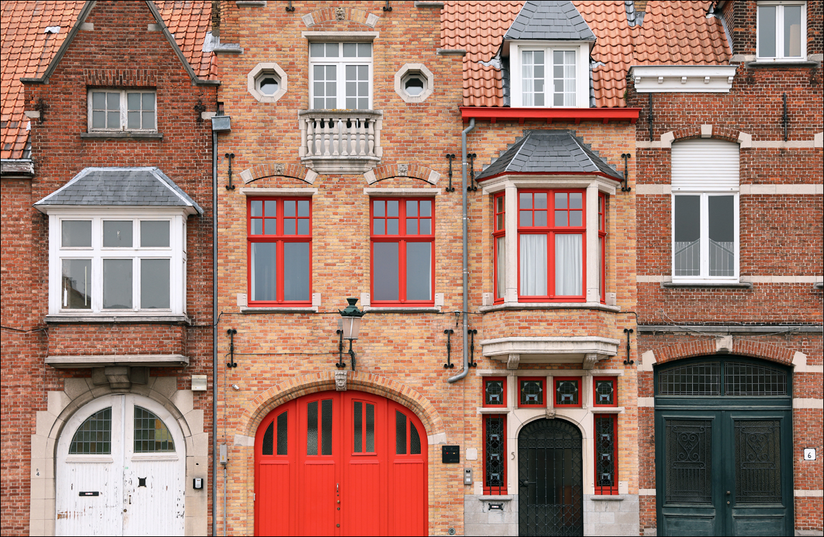 Barvy aneb Dveře, okna, arkýře a jeden balkon