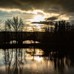 Západ slunce nad řekou