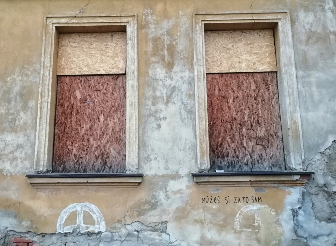 zavreno a ...