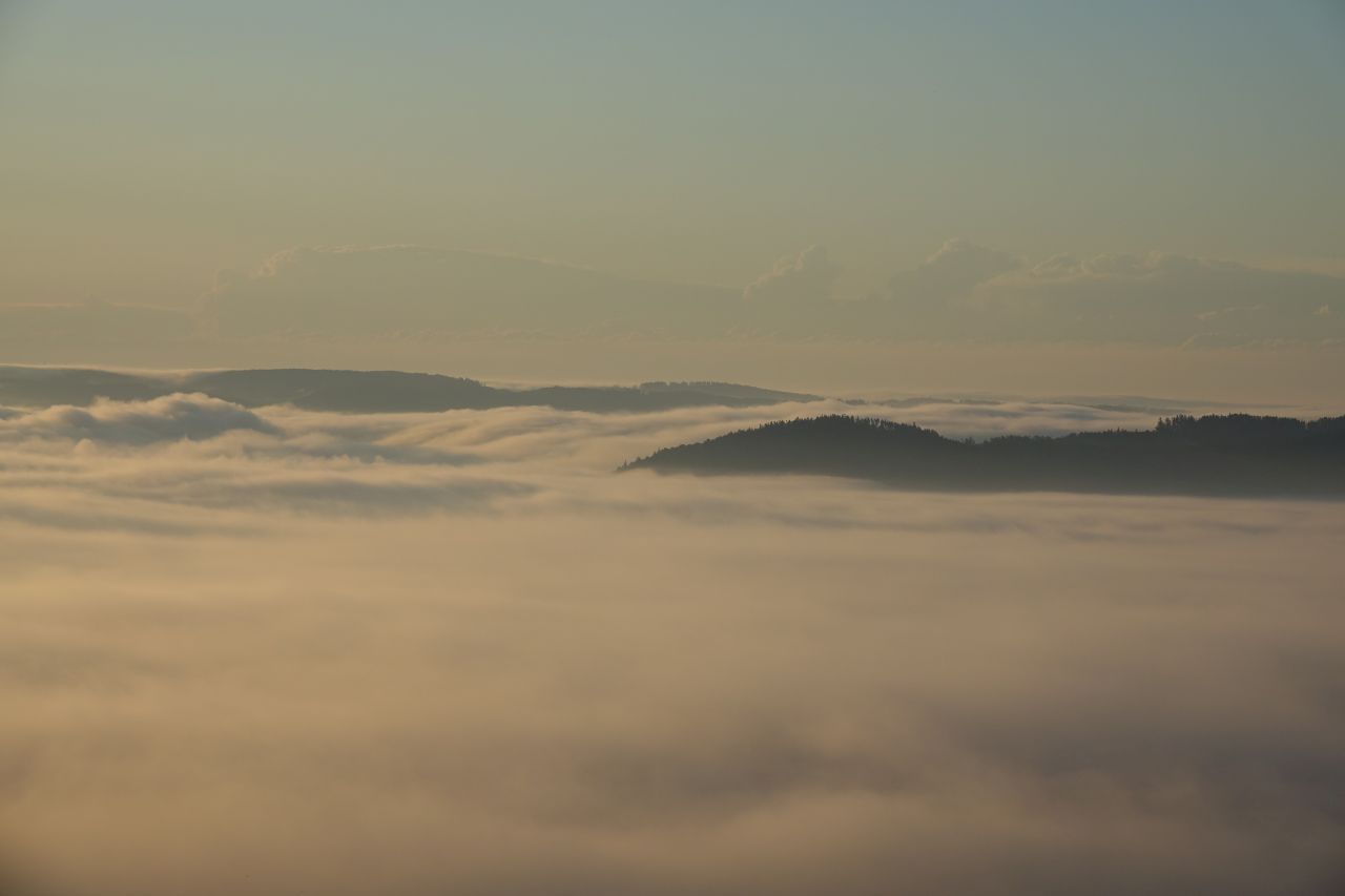 Hřebeč nad mlhou detail