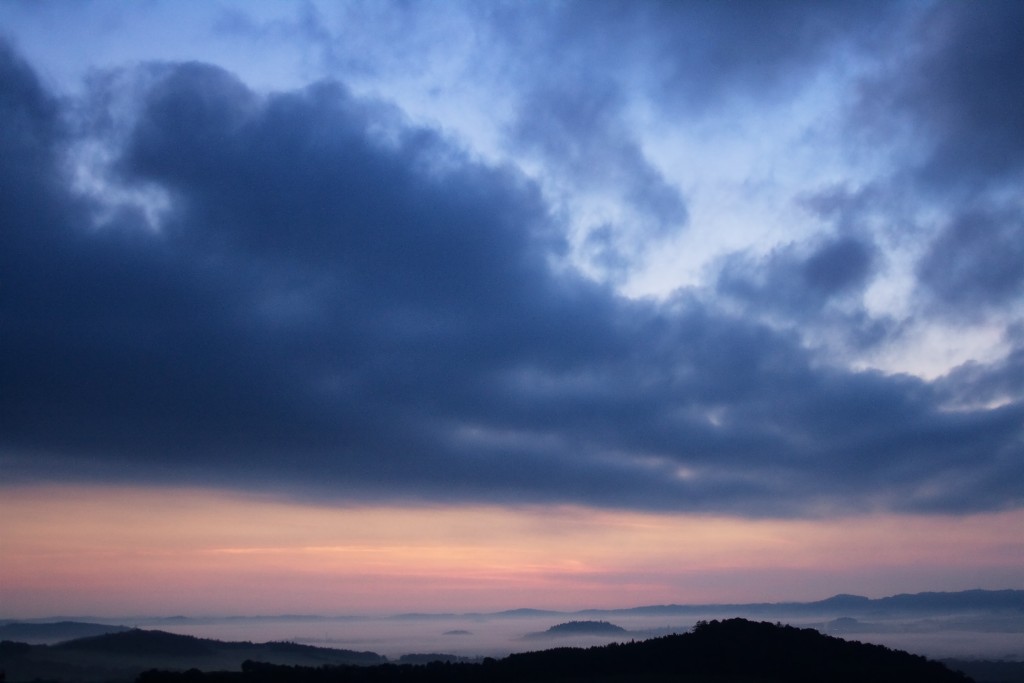 Východ slunce v mlze