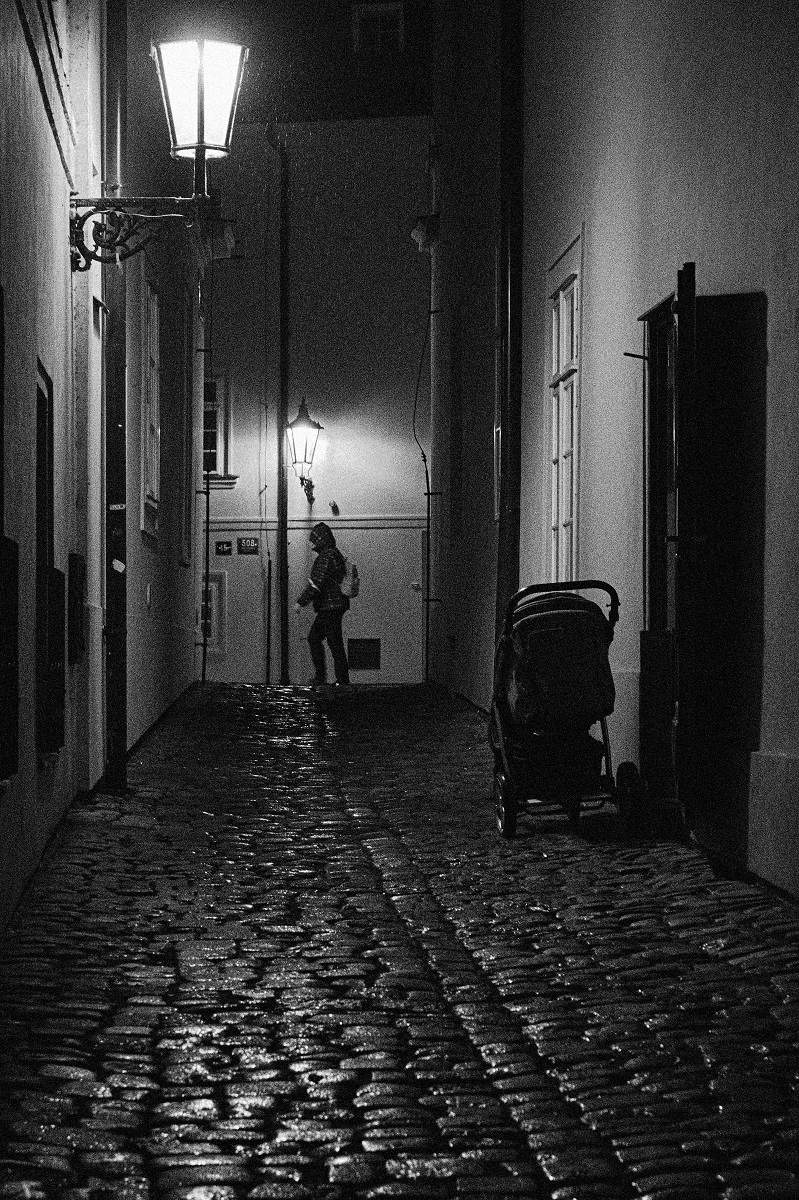 v temných uličkách...