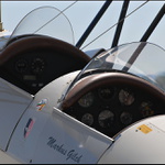 ...kokpit dvoumístného letounu...