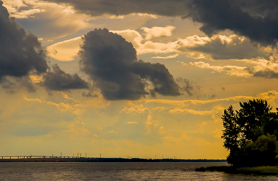 Den do zlatova s mostem