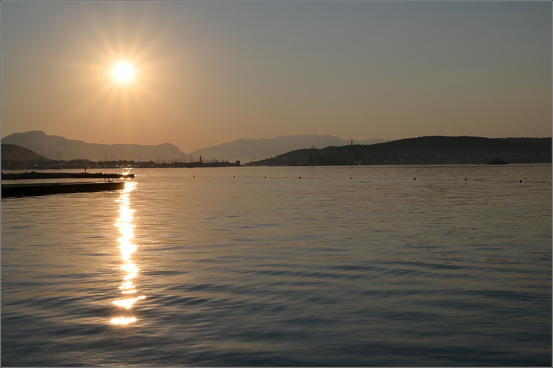 ..východ slunce Trogir..