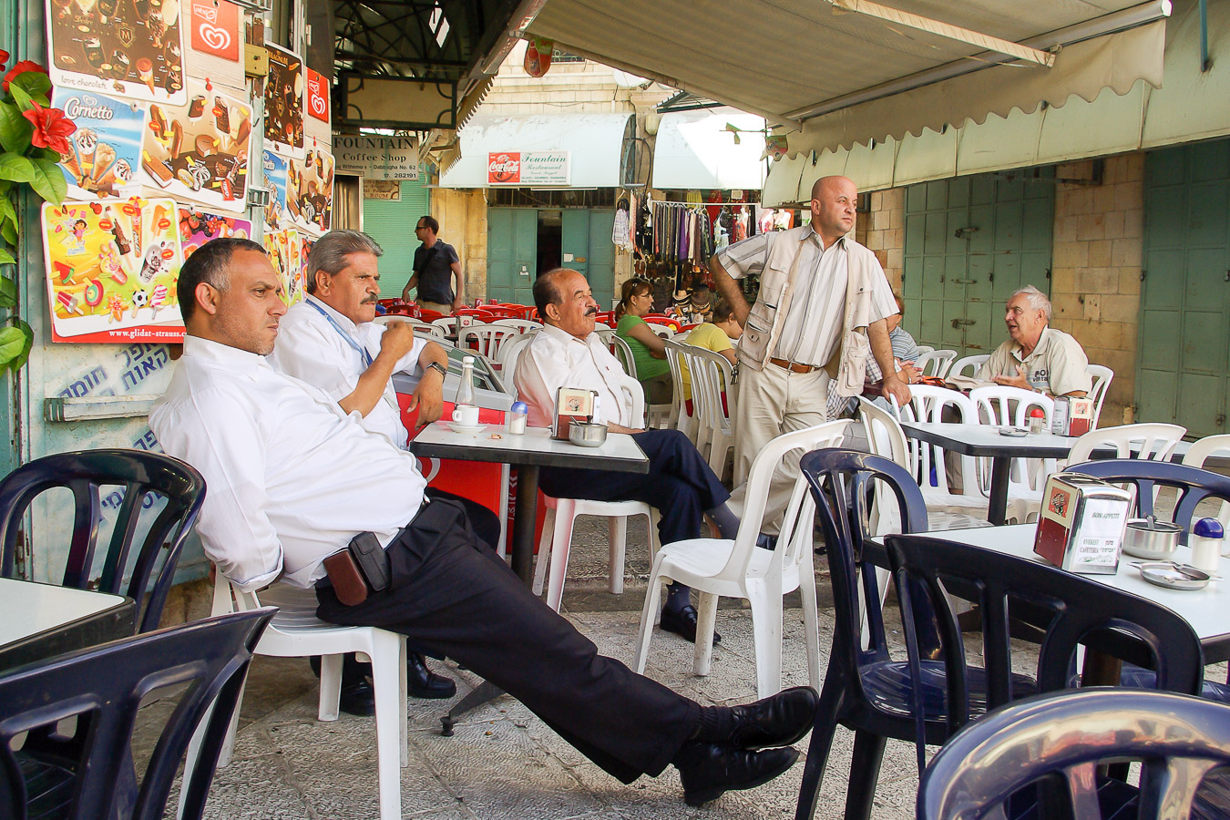 Polední siesta v kavárničce ve starém Jeruzalémě