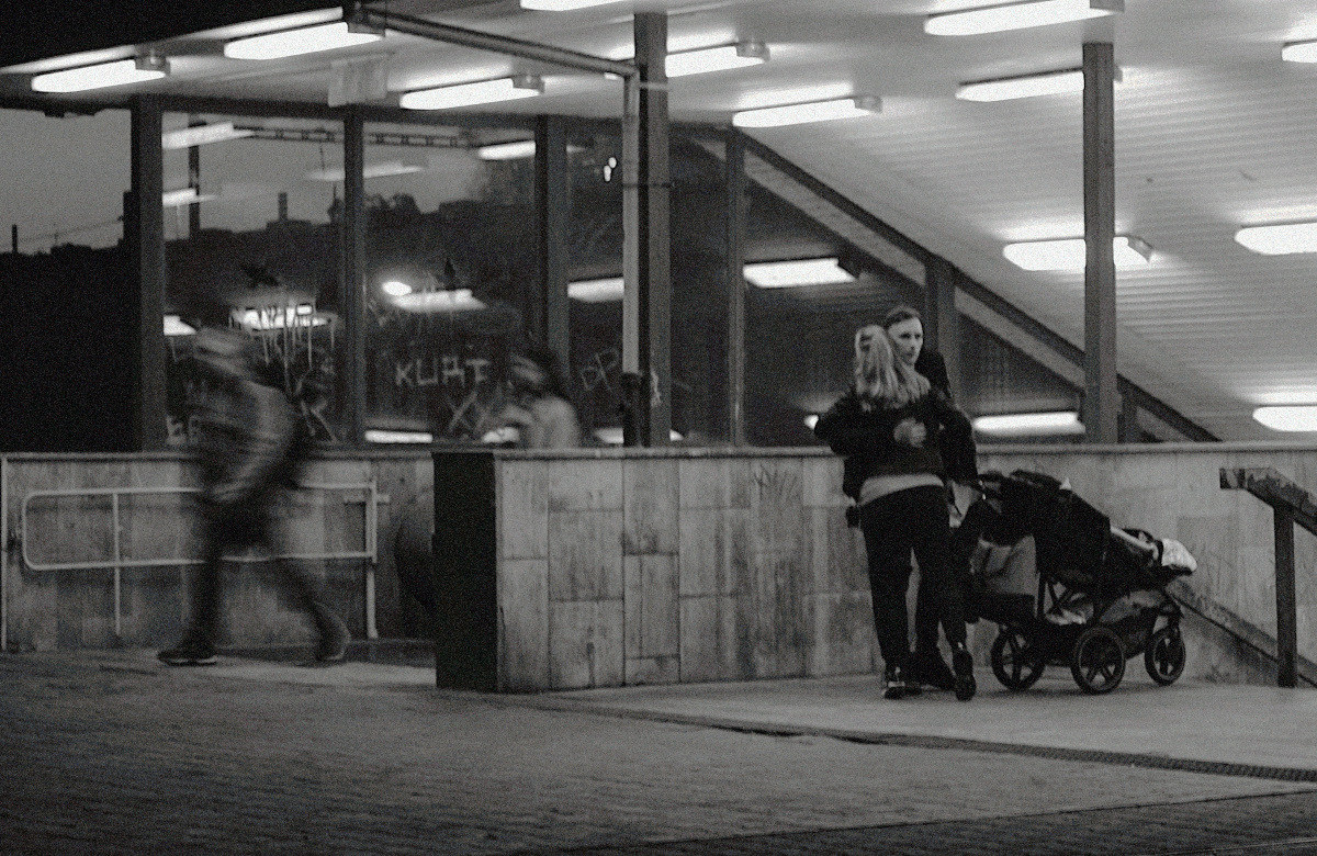 ostruvek klidu v rozbourenem oceanu