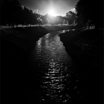 Nocí vznáší se temnotou....