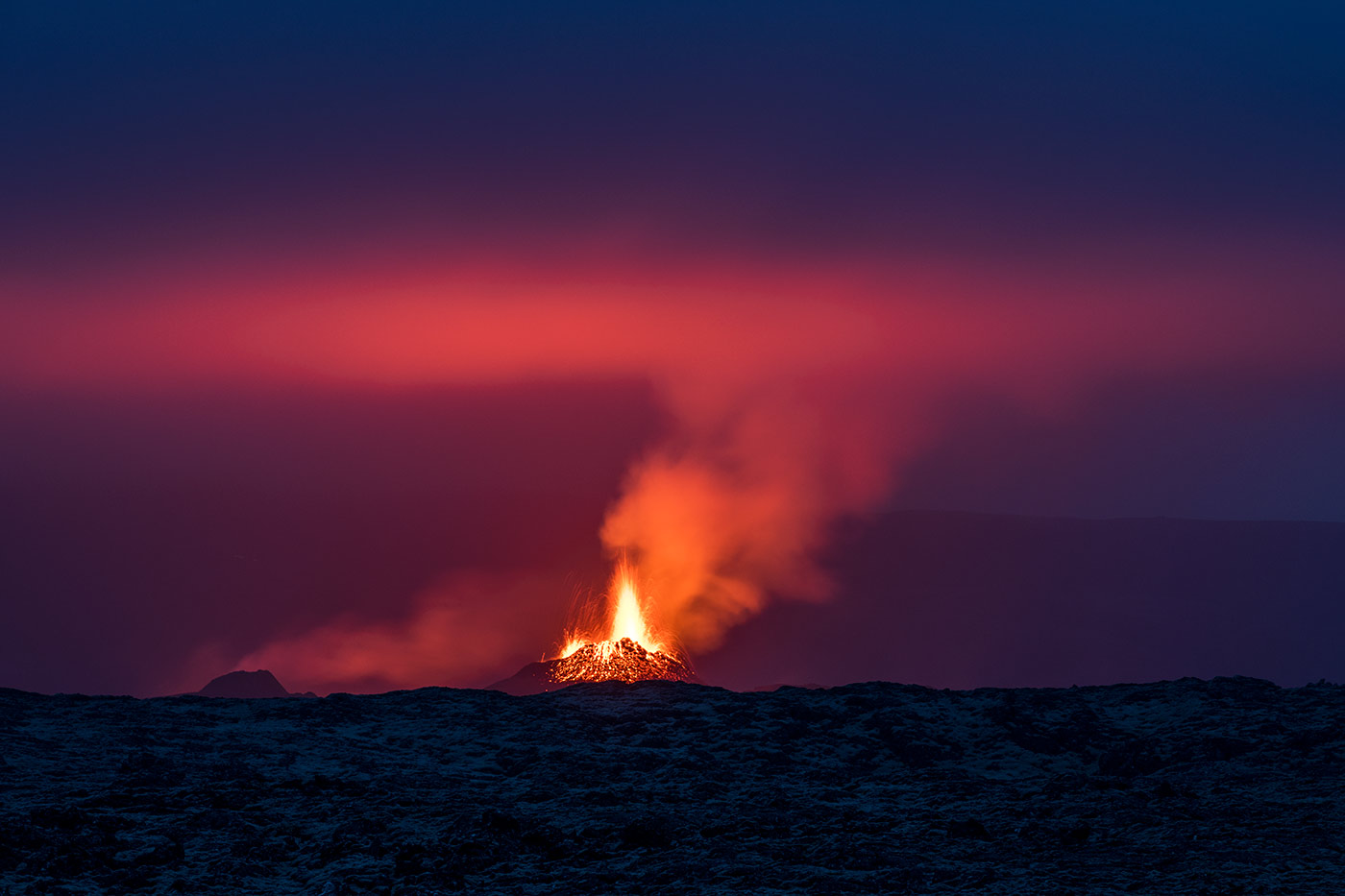 ..já vim, že to je čistá pětka, ale není to moje zásluha, já jen cvaknul to fascinující světlo pocházející z nitra země..