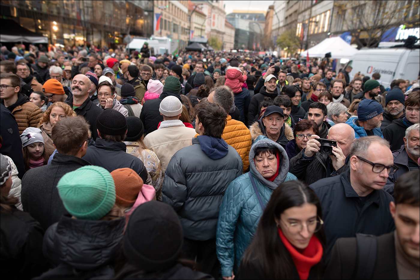 Proudem a protiproudem