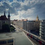 město